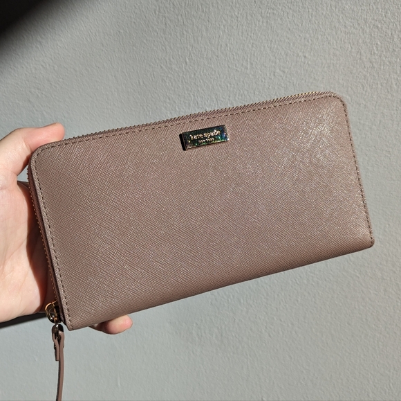 kate spade Handbags - Kate Spade Zip Closure Wallet (NWT)